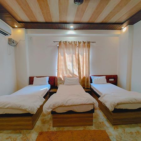 Elegance Hotel And Banquet Ayodhya 외부 사진