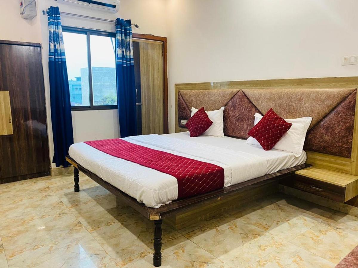 Elegance Hotel And Banquet Ayodhya 외부 사진
