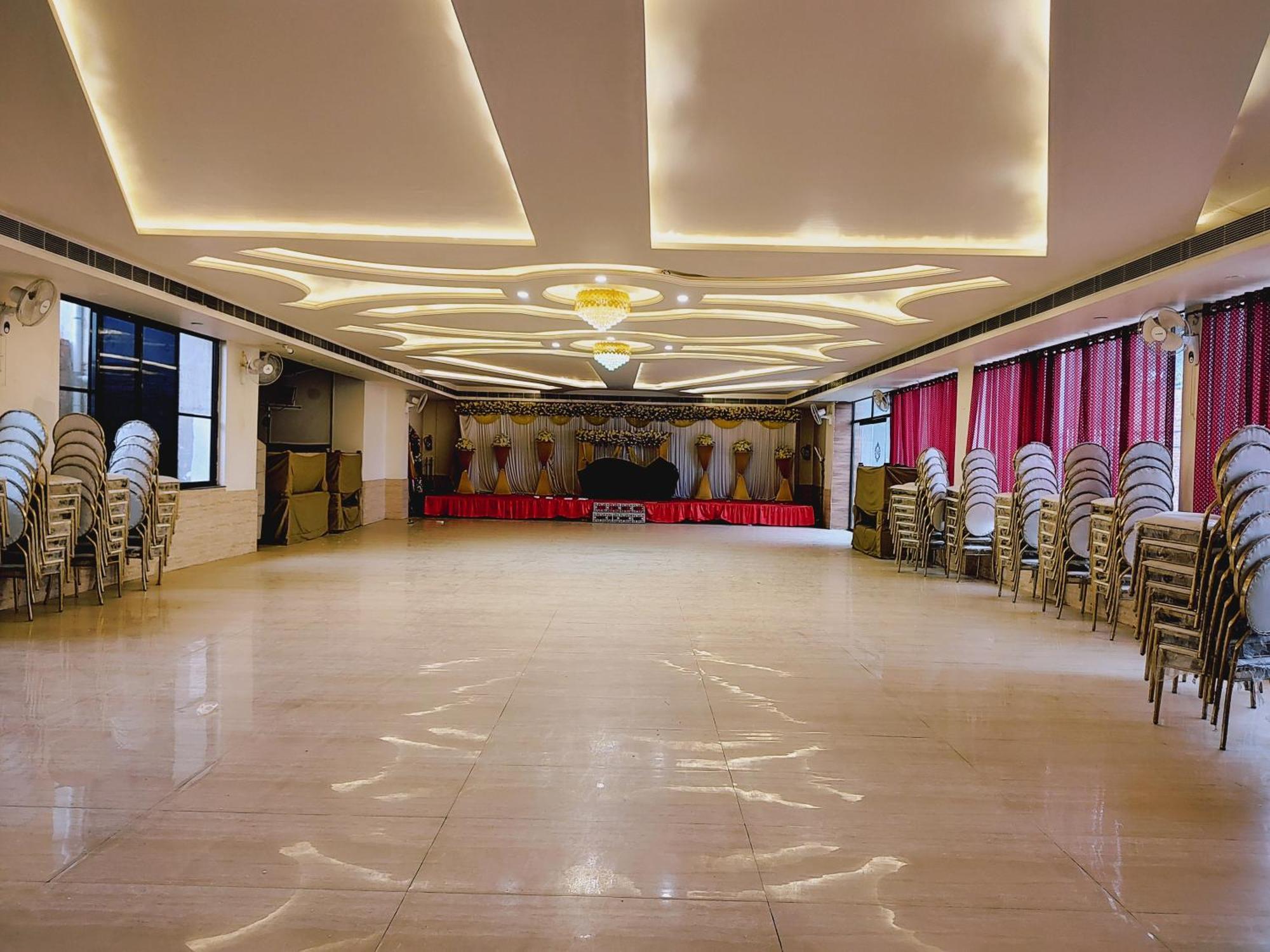 Elegance Hotel And Banquet Ayodhya 외부 사진