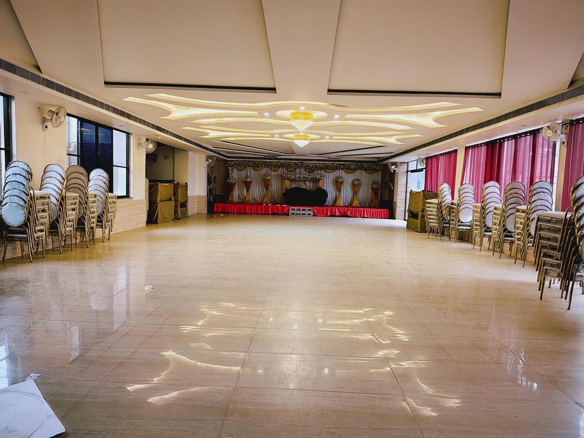 Elegance Hotel And Banquet Ayodhya 외부 사진