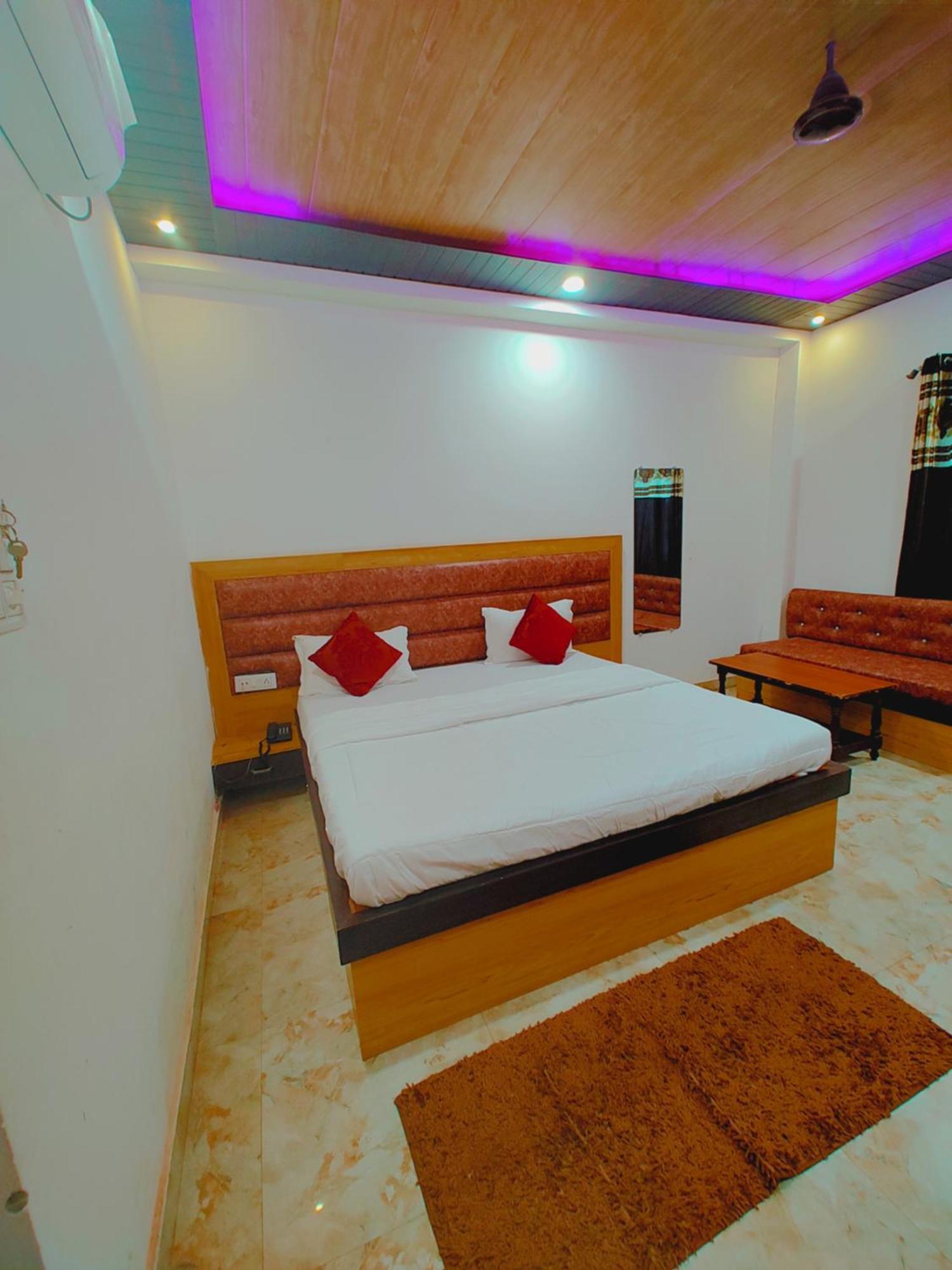 Elegance Hotel And Banquet Ayodhya 외부 사진
