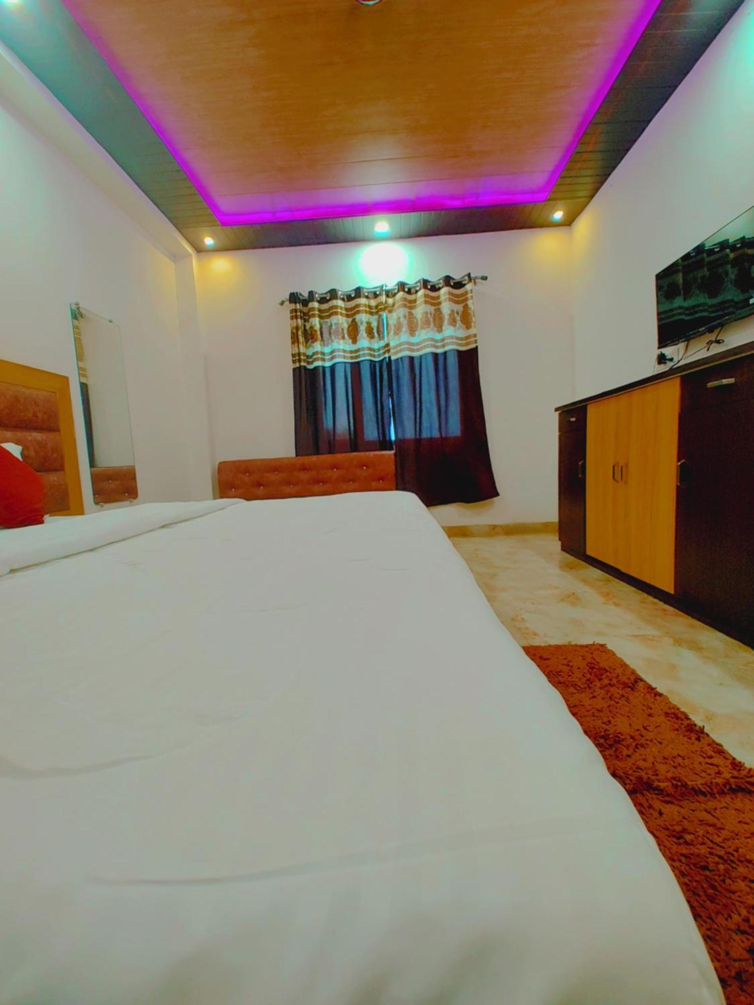Elegance Hotel And Banquet Ayodhya 외부 사진