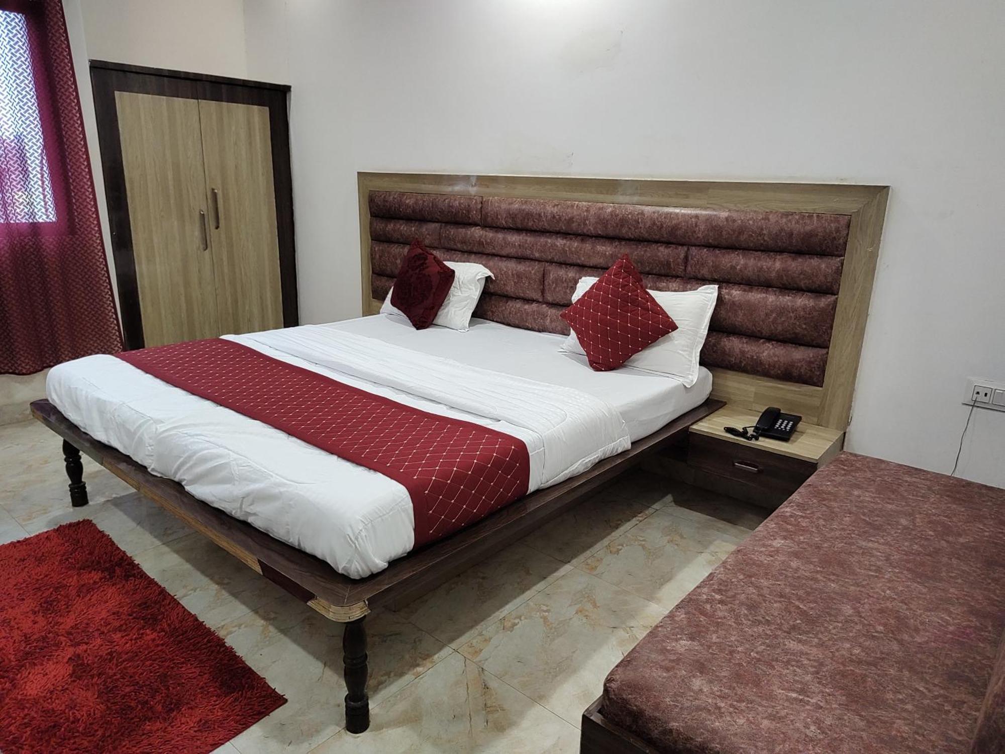 Elegance Hotel And Banquet Ayodhya 외부 사진