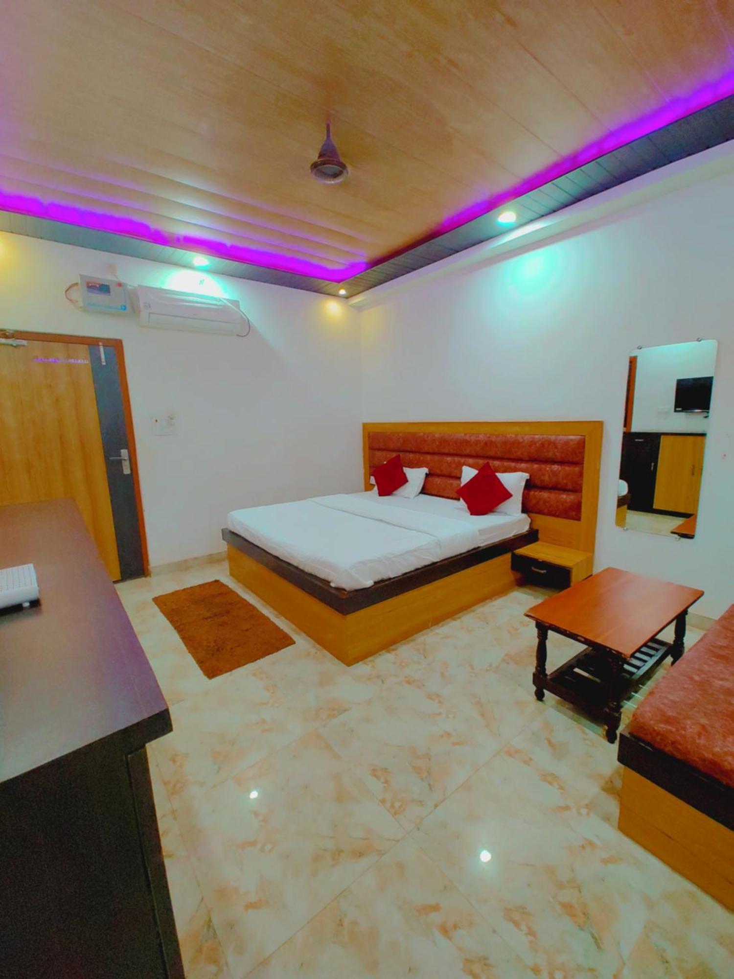Elegance Hotel And Banquet Ayodhya 외부 사진