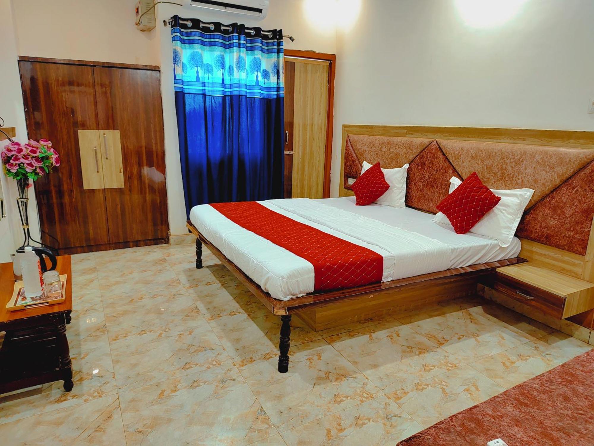 Elegance Hotel And Banquet Ayodhya 외부 사진