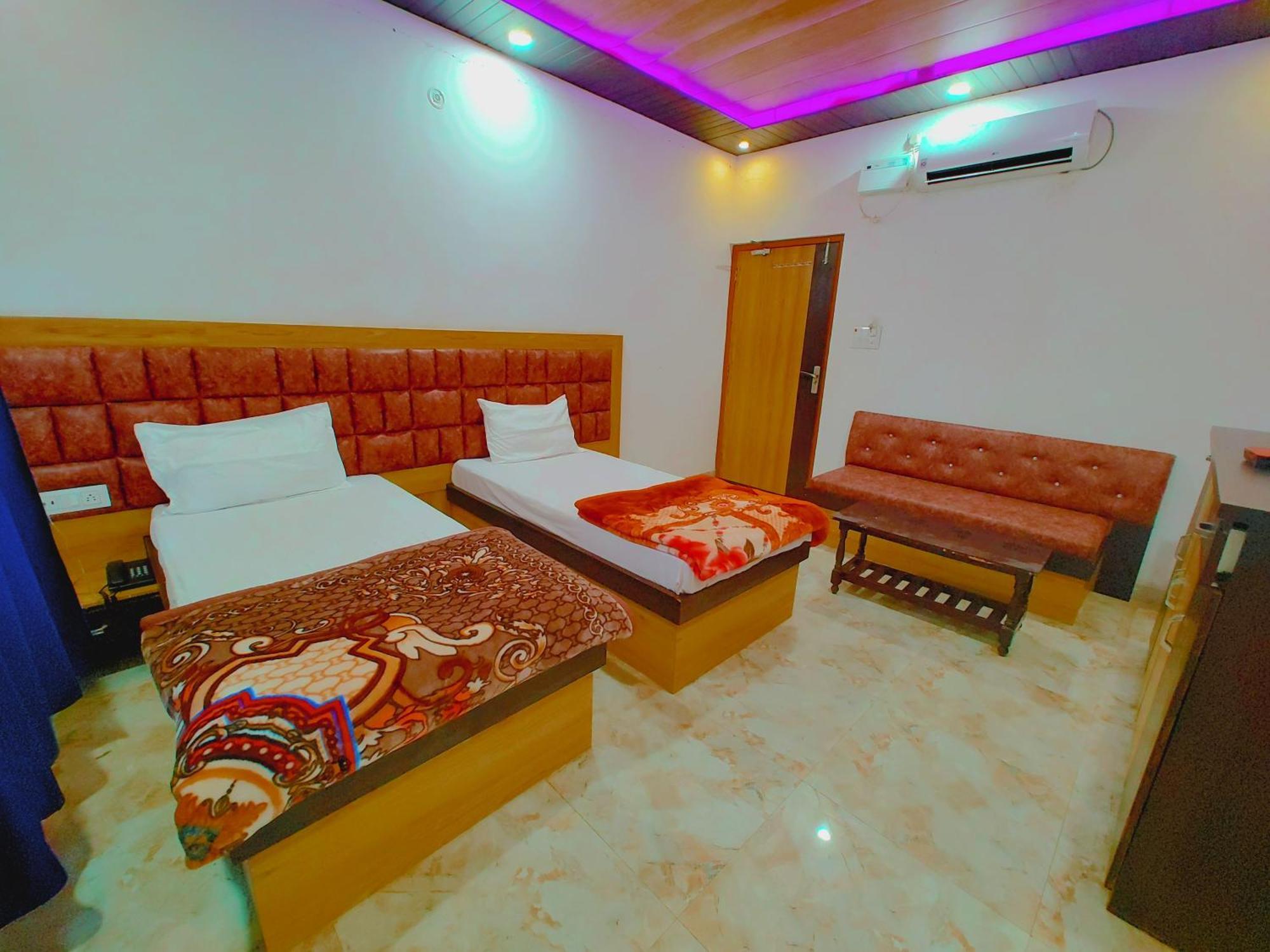 Elegance Hotel And Banquet Ayodhya 외부 사진