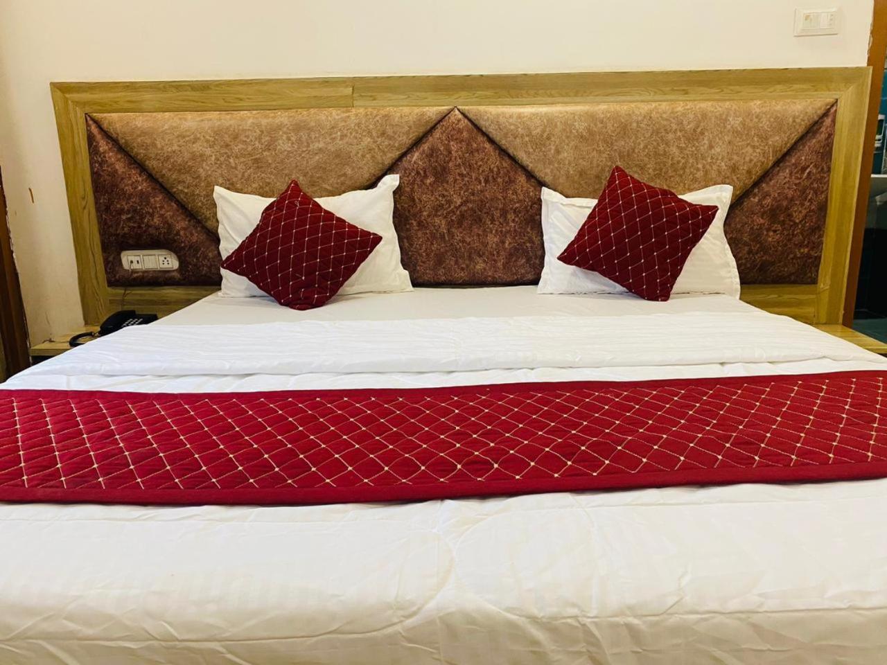Elegance Hotel And Banquet Ayodhya 외부 사진
