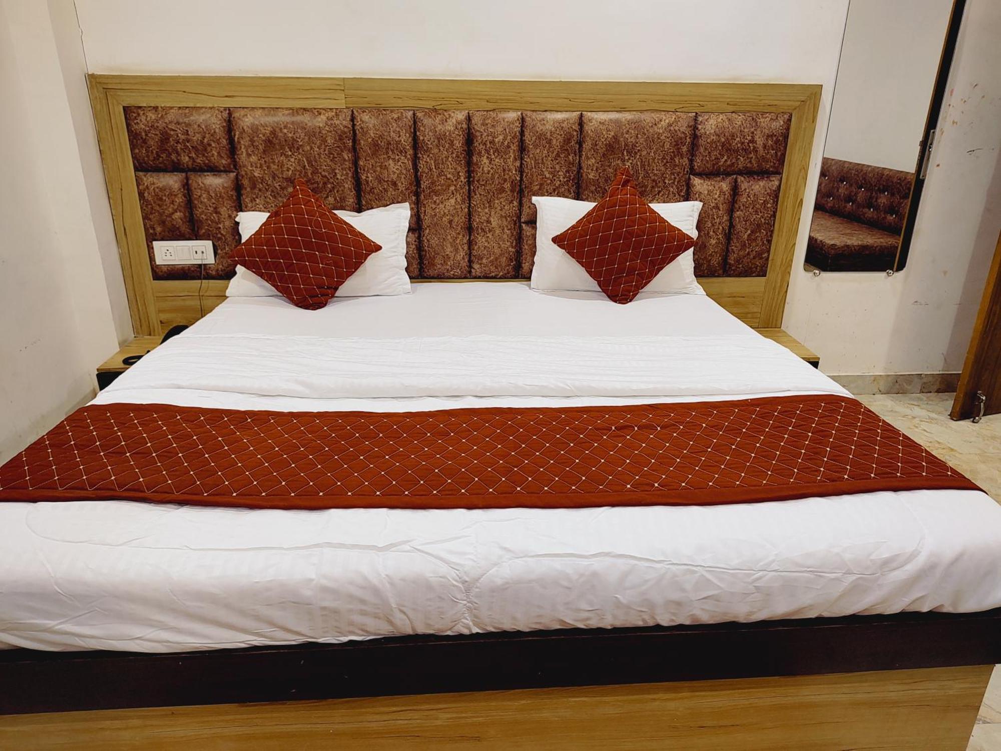 Elegance Hotel And Banquet Ayodhya 외부 사진